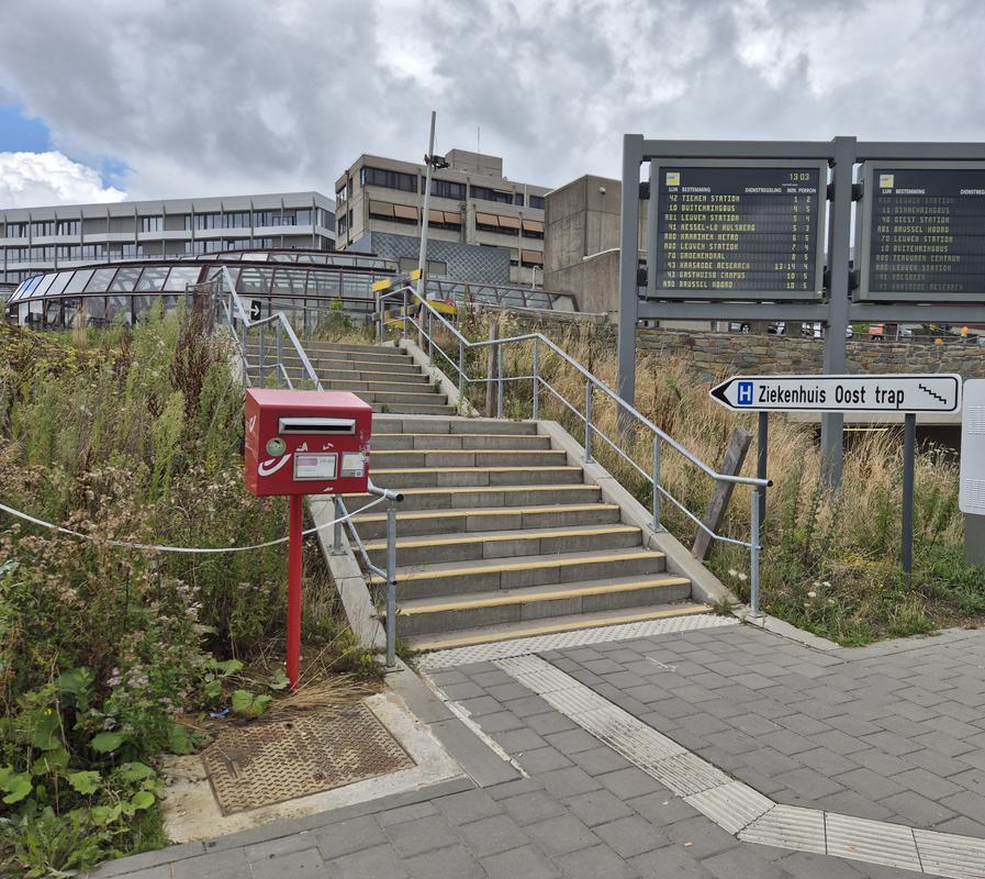 Brievenbus bushalte toegang Oost