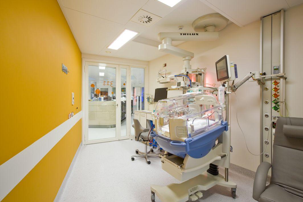 Kamer op de afdeling neonatale intensieve zorg