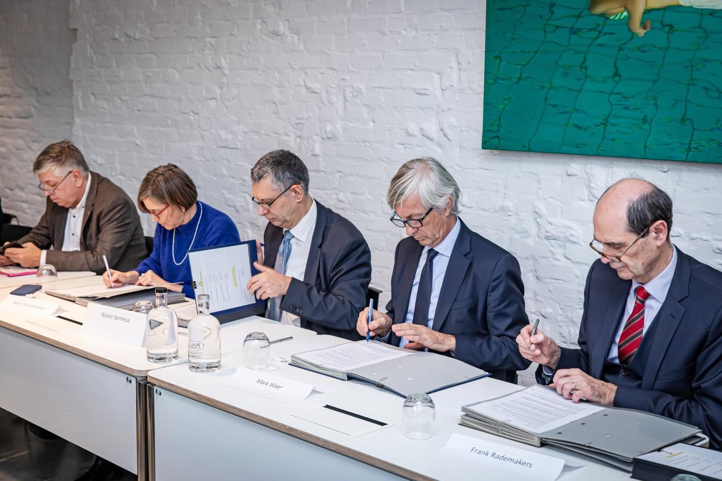 Ondertekening van de statuten voor het nieuwe ziekenhuisnetwerk Plexus