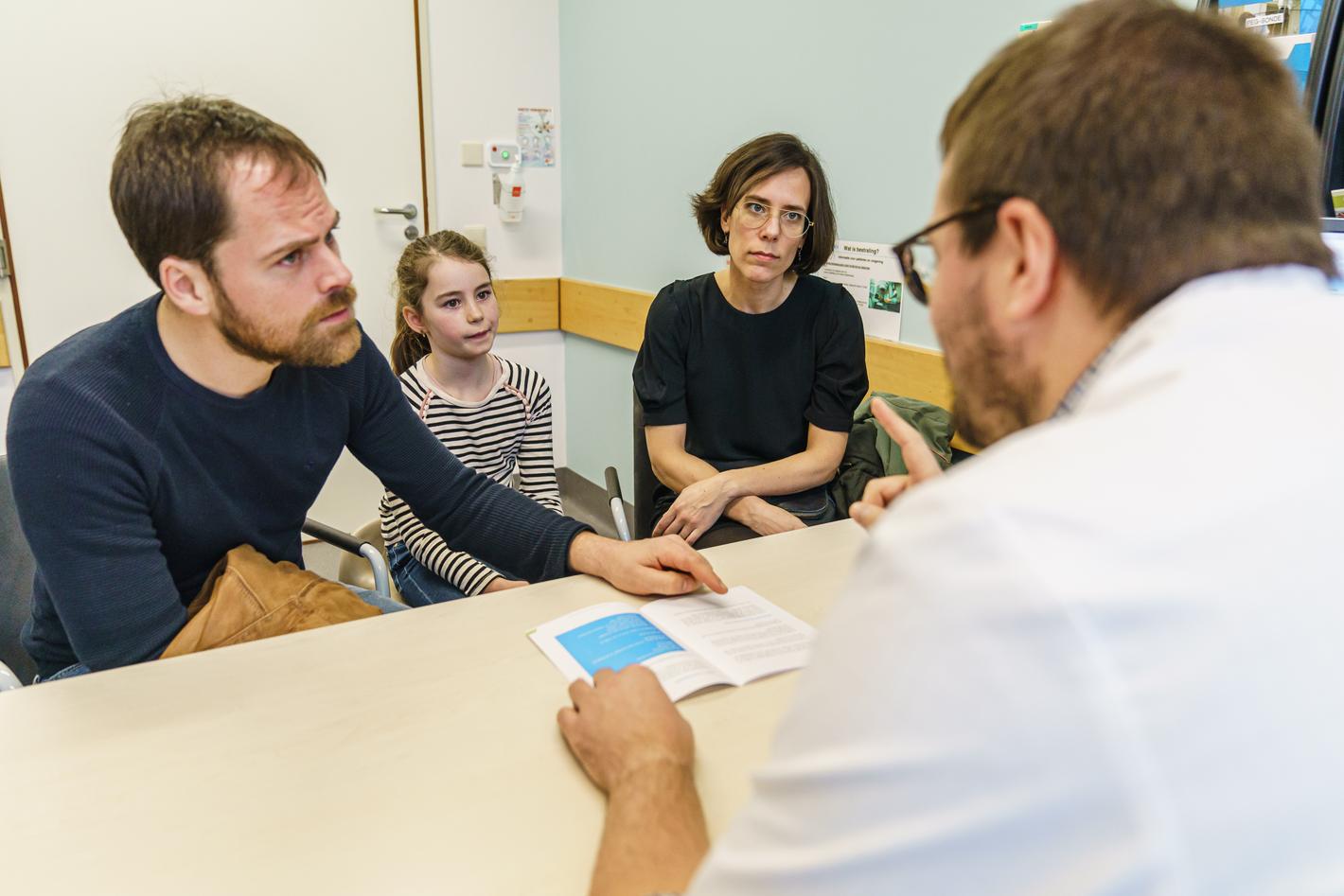 De dokter zal je ook onderzoeken. Daarna krijg je meer uitleg over de behandeling die voor jou het meest geschikt is. 